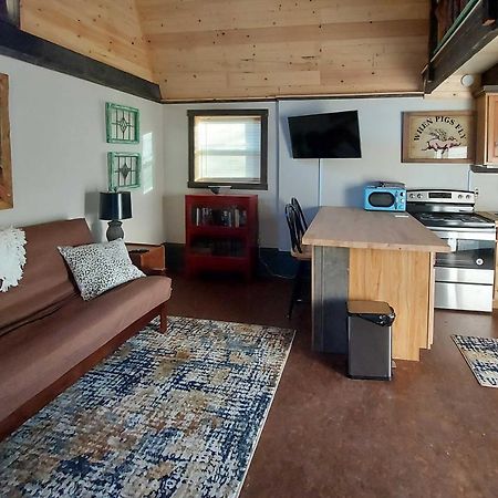 Rustic Hendersonville Farm Studio With Private Deck المظهر الخارجي الصورة