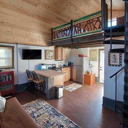 Rustic Hendersonville Farm Studio With Private Deck المظهر الخارجي الصورة
