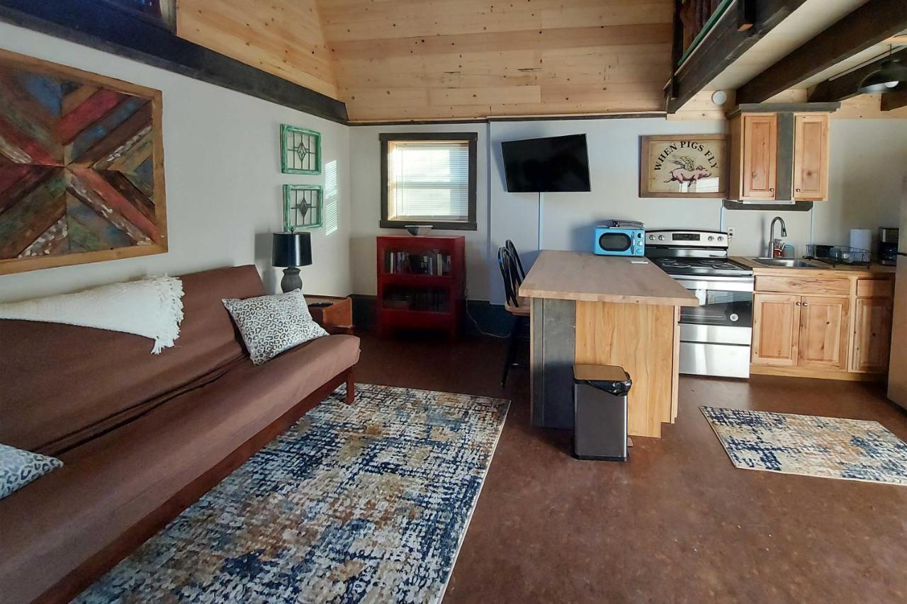 Rustic Hendersonville Farm Studio With Private Deck المظهر الخارجي الصورة