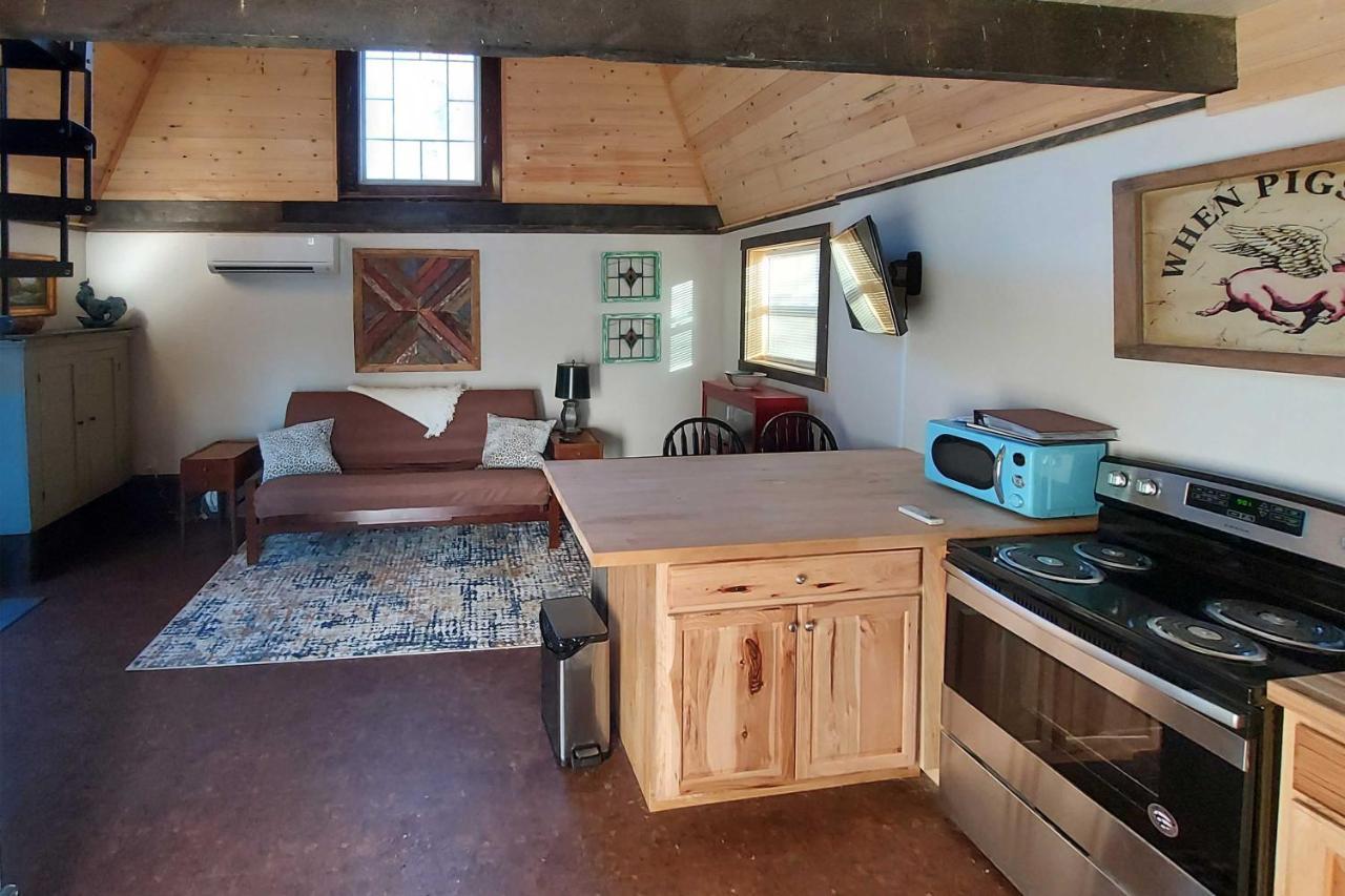 Rustic Hendersonville Farm Studio With Private Deck المظهر الخارجي الصورة