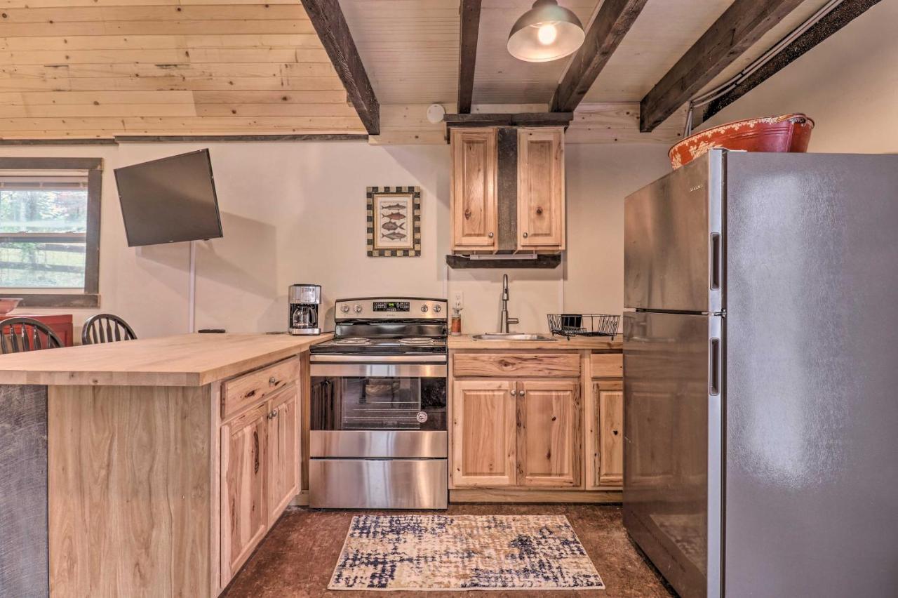 Rustic Hendersonville Farm Studio With Private Deck المظهر الخارجي الصورة
