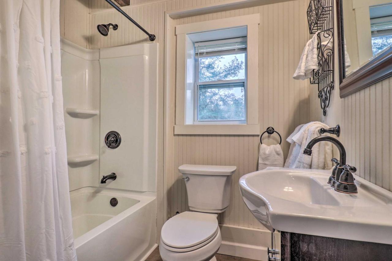 Rustic Hendersonville Farm Studio With Private Deck المظهر الخارجي الصورة