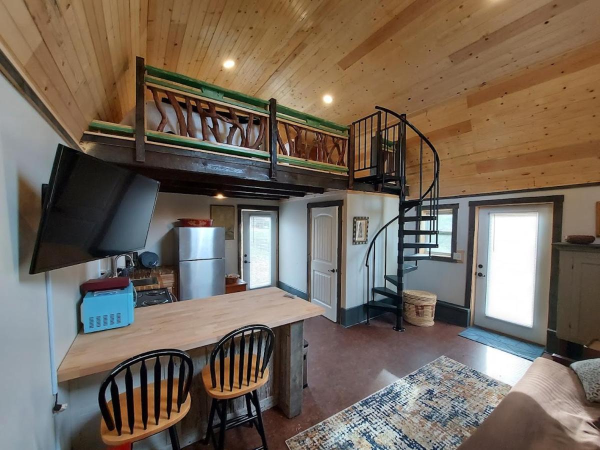 Rustic Hendersonville Farm Studio With Private Deck المظهر الخارجي الصورة