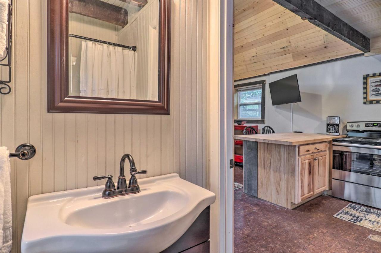 Rustic Hendersonville Farm Studio With Private Deck المظهر الخارجي الصورة