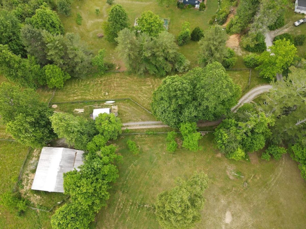 Rustic Hendersonville Farm Studio With Private Deck المظهر الخارجي الصورة